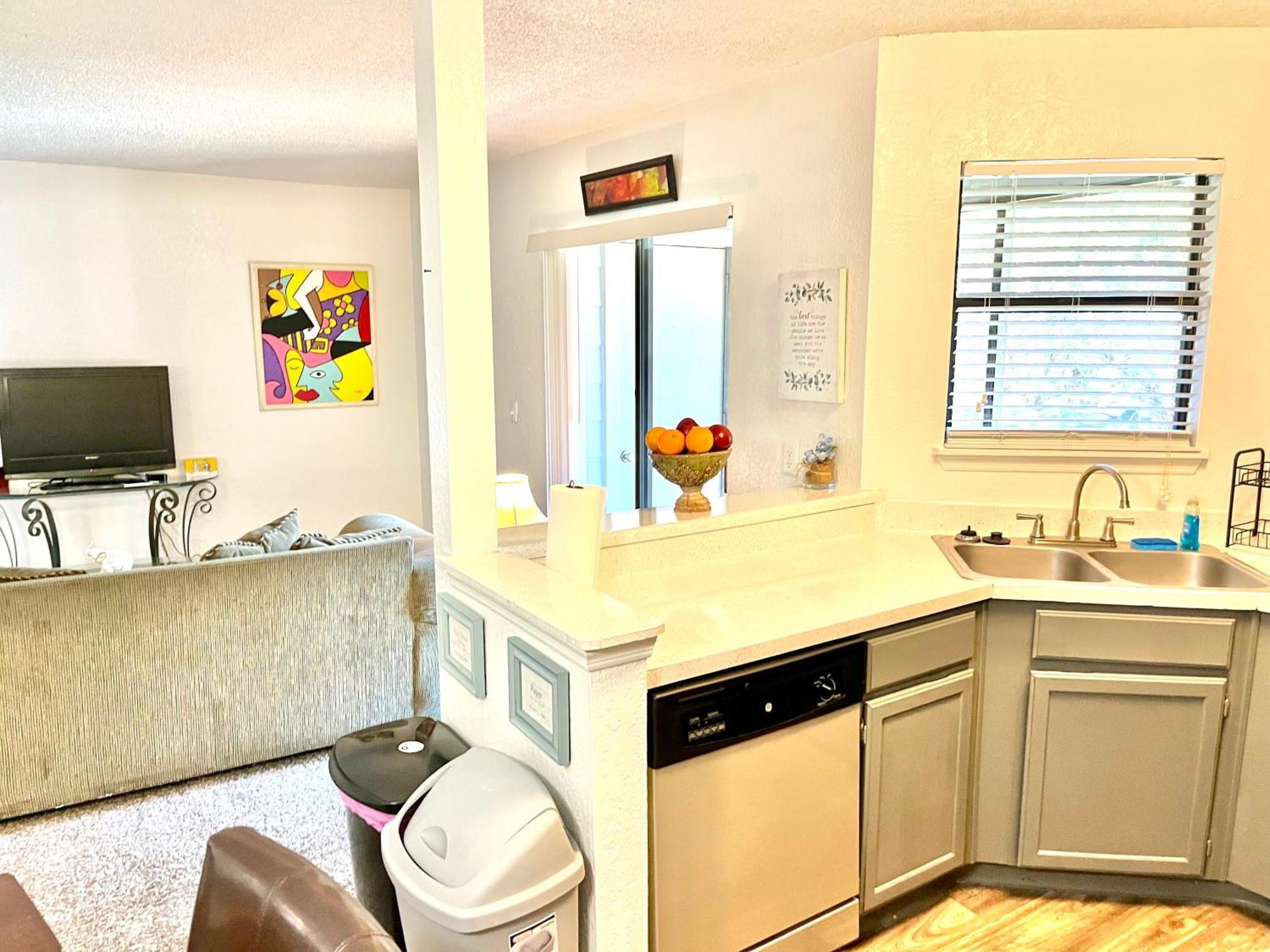 Daytona 2 Bed Apartment 10 Minutes To Beach With Balcony Port Orange Kültér fotó